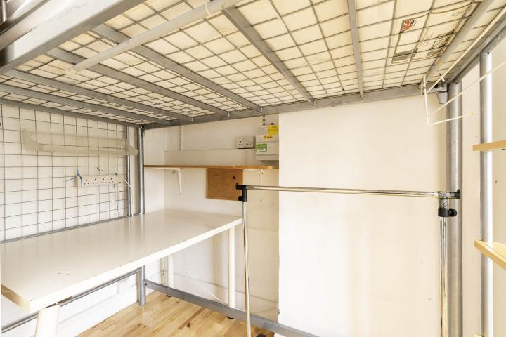 Modern Apartment Howitt Road, Belsize Park